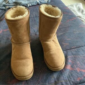 Ugg Classic Chestnut - Barely worn - size 9